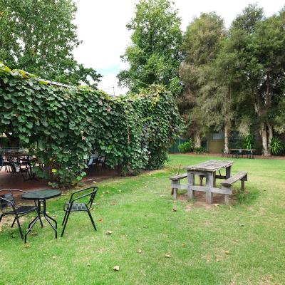 Walwa Hotel Beer Garden